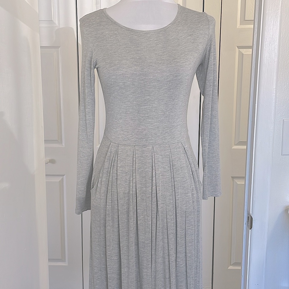 REBORN J SOFT TEESHIRT JERSEY KNIT DRESS SMALL MIDI LT GRAY LS POCKETS STRETCHY